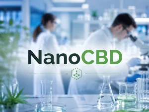 Laboratorio moderno con científicos trabajando y texto NanoCBD, simbolizando innovación y nanotecnología aplicada al CBD.